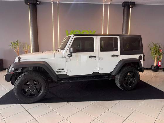 JEEP WRANGLER 3.6 UNLIMITED SPORT 4X4 V6 GASOLINA 4P AUTOMÁTICO